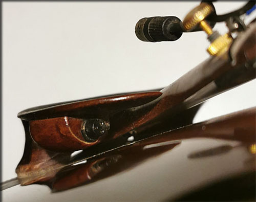 Connector mic on chinrest made by Jacques Gay